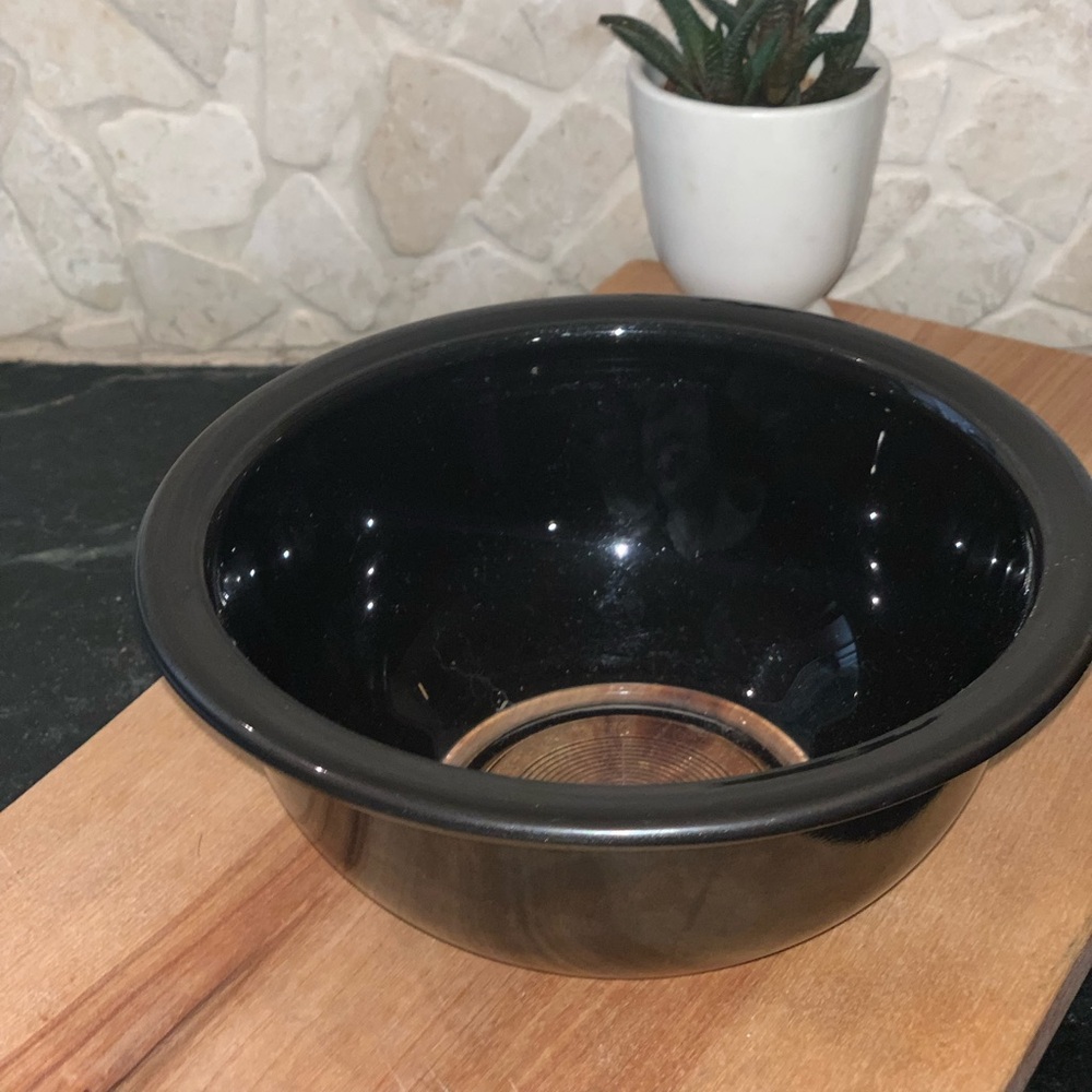 PYREX | Vintage Black Mixing Bowl | 322 Clear Bottom